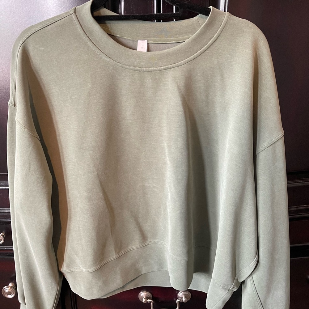 Lululemon size 10. Long sleeve crop sweatshirt
